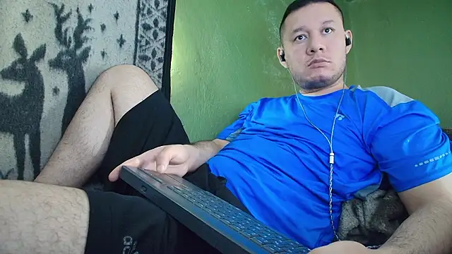 Snapshot of sweet_cock28 chatting on February 12, 3:45 pm sweet cock28 online show from February 12, 3:45 pm