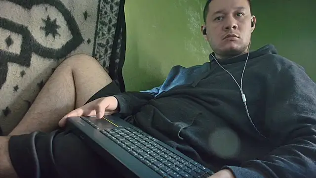 Snapshot of sweet_cock28 chatting on January 7, 3:17 pm sweet cock28 online show from January 7, 3:17 pm