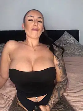 Mia-Bremer online show from December 17, 7:13 am