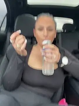 Snapshot of Mia-Bremer chatting on February 26, 1:32 pm Mia-Bremer online show from February 26, 1:32 pm