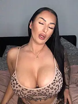 Snapshot of Mia-Bremer chatting on November 14, 2:32 pm Mia-Bremer online show from November 14, 2:32 pm