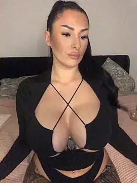 Snapshot of Mia-Bremer chatting on November 25, 12:27 pm Mia-Bremer online show from November 25, 12:27 pm