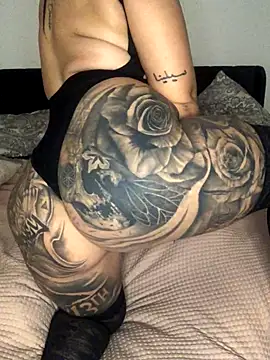 Snapshot of Mia-Bremer chatting on December 5, 1:10 pm Mia-Bremer online show from December 5, 1:10 pm