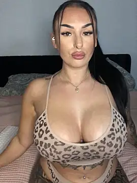 Snapshot of Mia-Bremer chatting on November 16, 5:28 pm Mia-Bremer online show from November 16, 5:28 pm