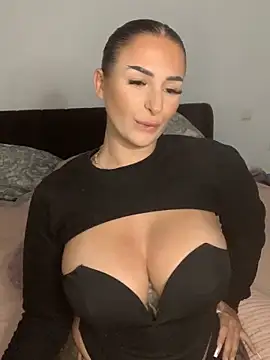 Snapshot of Mia-Bremer chatting on September 12, 10:15 am Mia-Bremer online show from September 12, 10:15 am