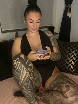 Snapshot of Mia-Bremer chatting on January 5, 7:39 pm Mia-Bremer online show from January 5, 7:39 pm