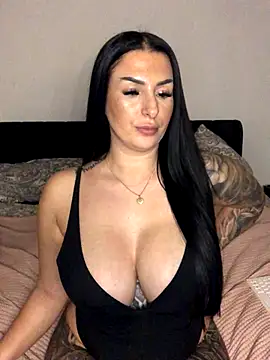 Snapshot of Mia-Bremer chatting on November 30, 12:22 am Mia-Bremer online show from November 30, 12:22 am