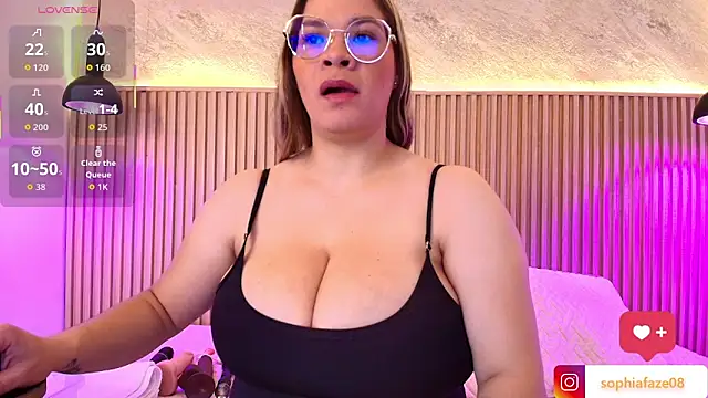 Snapshot of big_tits_in_your_face chatting on September 23, 8:16 pm big tits in your face online show from September 23, 8:16 pm