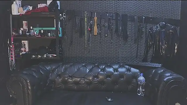 Snapshot of kimberly_swan chatting on March 1, 8:21 pm kimberly swan online show from March 1, 8:21 pm