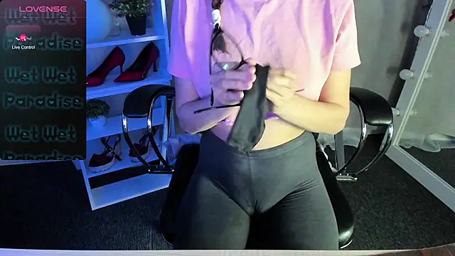 Snapshot of mommy_cum1 chatting on January 28, 6:05 am mommy cum1 online show from January 28, 6:05 am