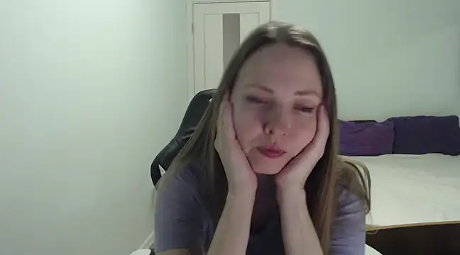 Snapshot of VioletLily chatting on March 21, 6:07 pm VioletLily online show from March 21, 6:07 pm