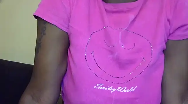 Snapshot of squirydol chatting on February 25, 9:20 am squirydol online show from February 25, 9:20 am