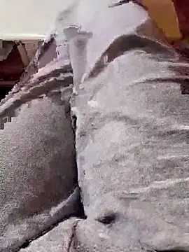 Snapshot of mysteriouscouple001 chatting on November 28, 10:37 am mysteriouscouple001 online show from November 28, 10:37 am