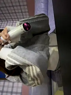 Snapshot of nemui_oyasumi chatting on November 17, 1:26 pm nemui oyasumi online show from November 17, 1:26 pm