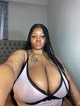 Snapshot of Yung-Missy chatting on March 2, 5:01 am Yung-Missy online show from March 2, 5:01 am