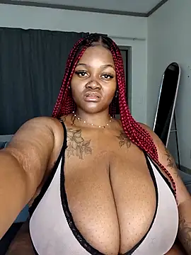 Snapshot of Yung-Missy chatting on October 4, 8:21 pm Yung-Missy online show from October 4, 8:21 pm