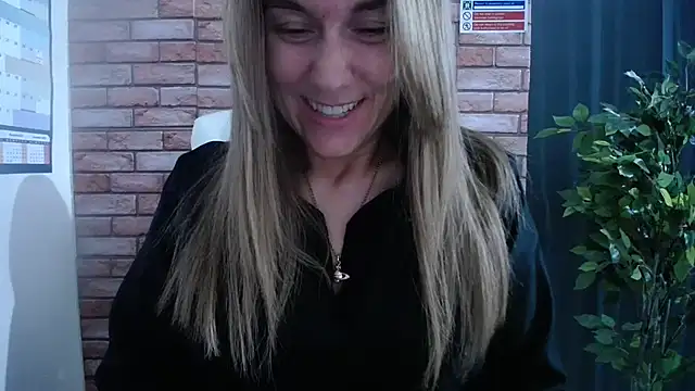 Snapshot of HarleyRebz chatting on October 8, 6:48 am HarleyRebz online show from October 8, 6:48 am