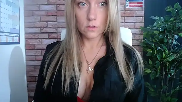 Snapshot of HarleyRebz chatting on October 13, 6:37 am HarleyRebz online show from October 13, 6:37 am