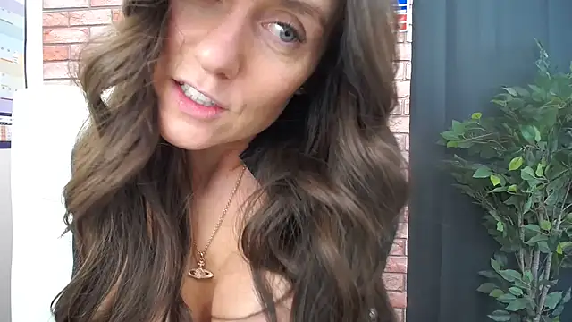 Snapshot of HarleyRebz chatting on November 18, 1:14 pm HarleyRebz online show from November 18, 1:14 pm