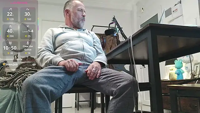 Snapshot of DaddybearVLC chatting on April 13, 6:56 pm DaddybearVLC online show from April 13, 6:56 pm