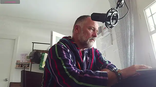 DaddybearVLC online show from November 1, 11:59 am