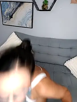 Amber Etan online show from February 20, 2:30 pm