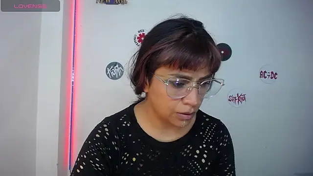 Snapshot of pinky_violeta chatting on May 10, 6:10 pm pinky violeta online show from May 10, 6:10 pm