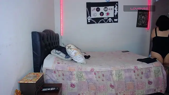 pinky violeta online show from March 26, 1:42 pm