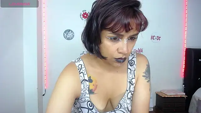 Snapshot of pinky_violeta chatting on May 30, 12:06 am pinky violeta online show from May 30, 12:06 am