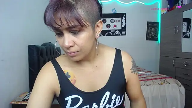 pinky violeta online show from April 8, 3:02 pm