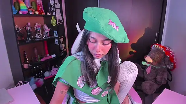 amber yull online show from January 9, 2:29 am