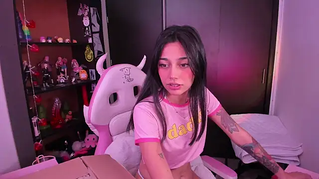 amber yull online show from March 13, 2:00 pm
