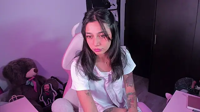 Snapshot of amber_yull chatting on October 6, 2:13 am amber yull online show from October 6, 2:13 am