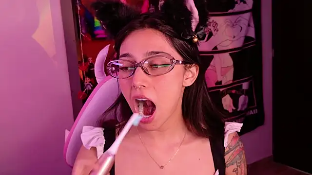 Snapshot of amber_yull chatting on May 25, 3:11 pm amber yull online show from May 25, 3:11 pm