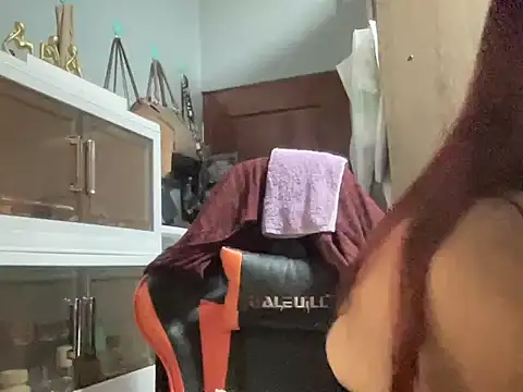 Snapshot of UrLove_Marga chatting on November 17, 10:36 pm UrLove Marga online show from November 17, 10:36 pm