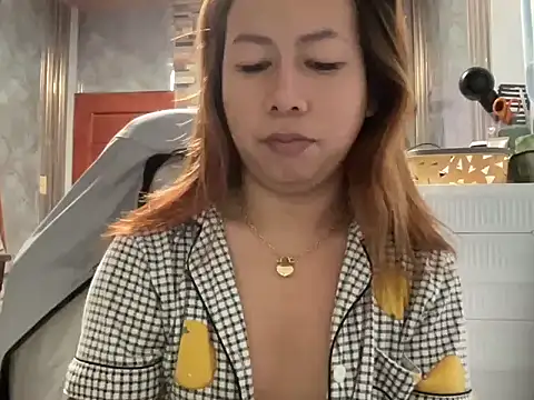 Snapshot of UrLove_Marga chatting on May 2, 10:48 pm UrLove Marga online show from May 2, 10:48 pm