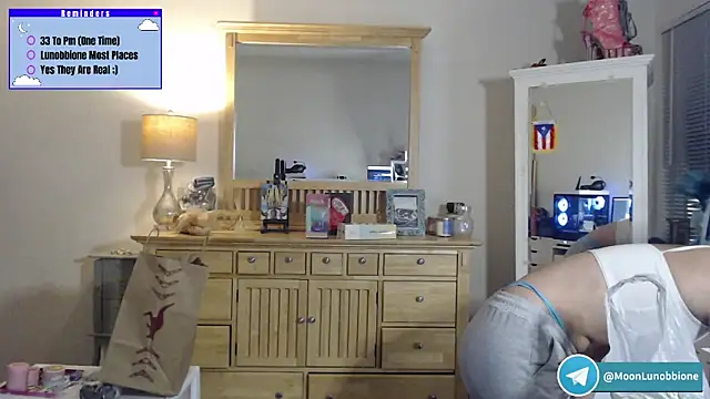 Snapshot of Lunobbione chatting on March 1, 12:10 am Lunobbione online show from March 1, 12:10 am