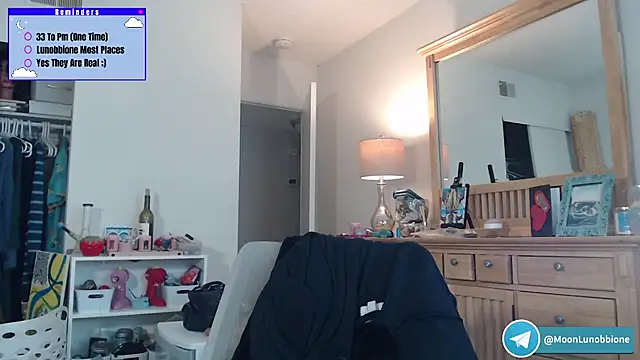 Snapshot of Lunobbione chatting on February 21, 5:37 pm Lunobbione online show from February 21, 5:37 pm