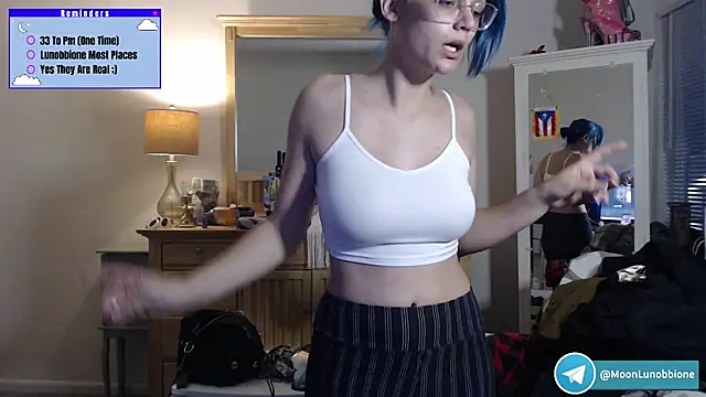 Snapshot of Lunobbione chatting on February 13, 11:27 pm Lunobbione online show from February 13, 11:27 pm