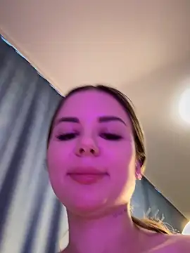 Snapshot of Alina_Vibe_Me chatting on February 25, 11:37 pm Alina Vibe Me online show from February 25, 11:37 pm