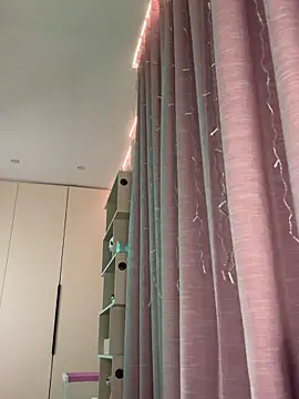 Snapshot of Alina_Vibe_Me chatting on November 26, 11:38 pm Alina Vibe Me online show from November 26, 11:38 pm