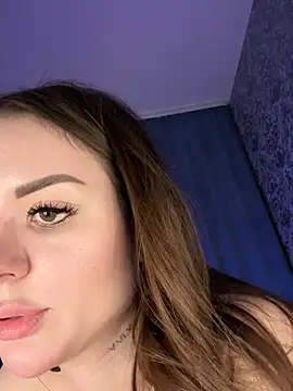 Snapshot of Alina_Vibe_Me chatting on February 14, 2:50 am Alina Vibe Me online show from February 14, 2:50 am