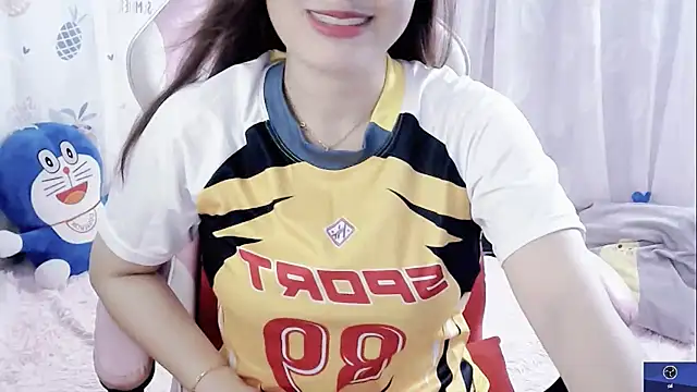 Snapshot of -R-Mai- chatting on December 2, 5:32 am -R-Mai- online show from December 2, 5:32 am