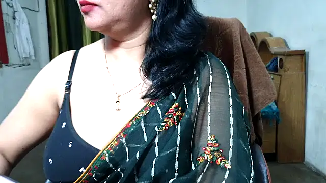 Snapshot of Cute_Mahi22 chatting on November 28, 6:13 am Cute Mahi22 online show from November 28, 6:13 am