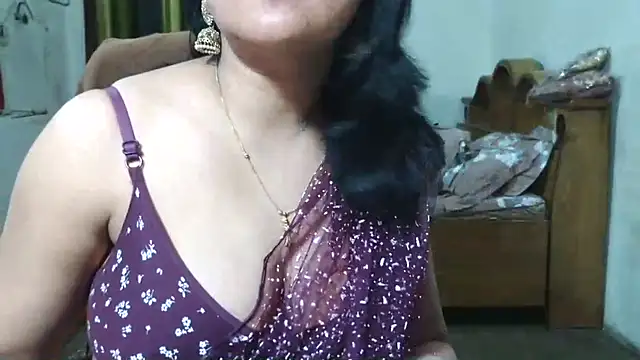 Snapshot of Cute_Mahi22 chatting on November 17, 7:12 am Cute Mahi22 online show from November 17, 7:12 am