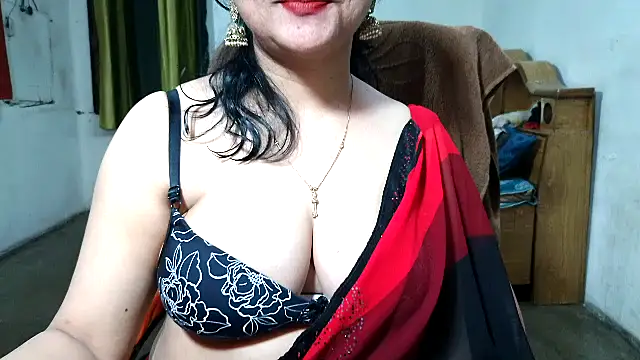 Snapshot of Cute_Mahi22 chatting on November 21, 5:50 am Cute Mahi22 online show from November 21, 5:50 am