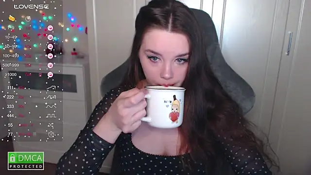 Snapshot of aliice_cutie chatting on March 15, 8:32 pm aliice cutie online show from March 15, 8:32 pm