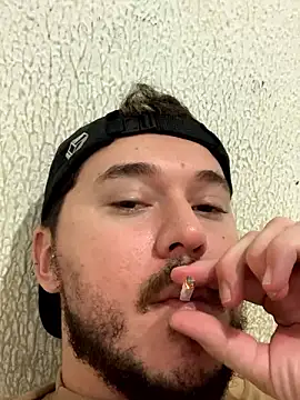 guaposexyh0t online show from December 2, 9:23 pm