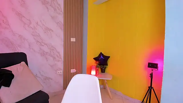 Snapshot of Megan_blue7 chatting on October 10, 11:33 am Megan blue7 online show from October 10, 11:33 am