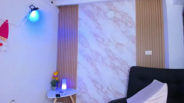 Snapshot of Megan_blue7 chatting on March 22, 6:03 pm Megan blue7 online show from March 22, 6:03 pm